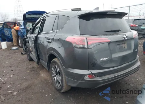 2016 Toyota Rav4 Le z USA, uszkodzony, nr VIN JTMZFREV8GD081377